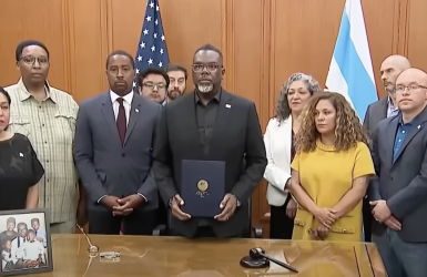 ट्रम्पको आप्रवासी धरपकड असफल पार्न सिकागो मेयरले एक्ज्यकेटिभ अर्डर जारी गरे